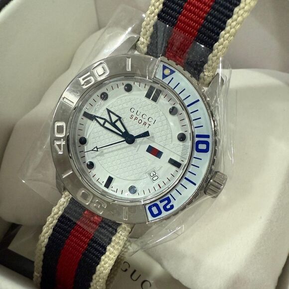 NIB G-Timeless Gucci Watch - Picture 5 of 7